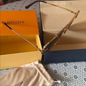 Louis Vuitton Elegant Gold Glasses